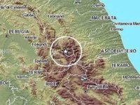 Nuova scossa a Muccia da 4.7, riaperti i dormitori. Tremano tutte le Marche, gente in strada