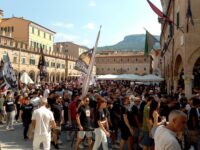 Migliaia in piazza per l’ultimo saluto a Mazzone