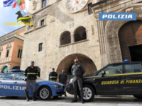 Rivendeva pezzi di auto rubate : sgominata banda italo-polacca