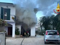 Paura per incendio in casa ad Osimo