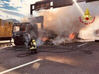 Camion a fuoco sull’Ascoli-Mare, rallentamenti