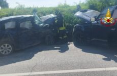 Frontale tra due auto a Macerata, feriti