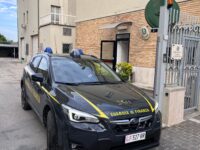 Civitanova, Finanza sequestra 1700 cosmetici irregolari